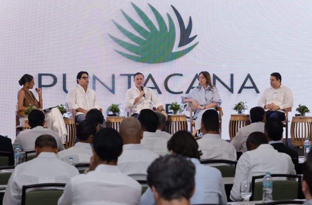 Empresarios y Gobierno debaten en Punta Cana cómo atraer más inversión al país