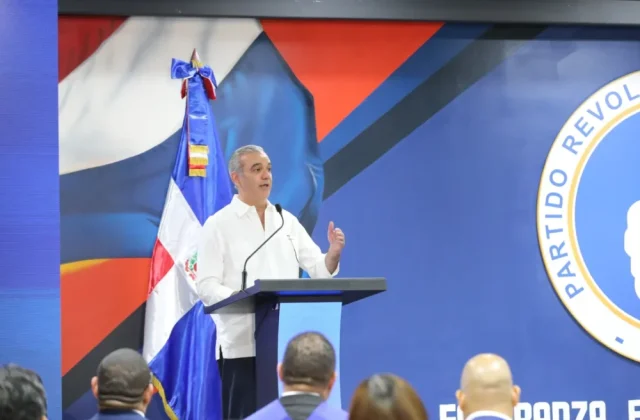 Abinader rechaza la renuncia de Manuel Conde a la Escuela Política del PRM